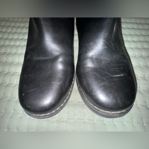 Eastland Black Jasmine Ankle Boots. Size 7. GUC - Picture 7 of 9
